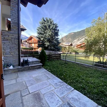 Incantevole Appartamento Con Giardino - Garage Privato E Free Wifi Oulx Exterior photo